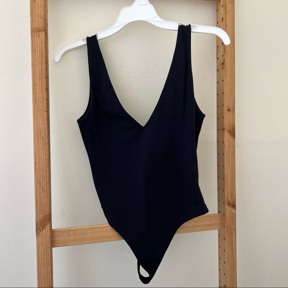 Aritzia Babaton Contour V-neck Bodysuit in Black